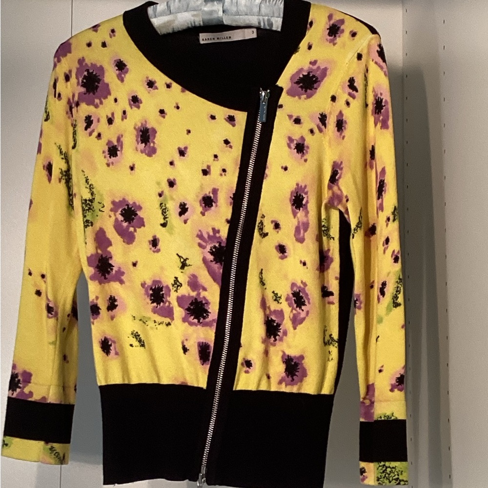 🌺Karen Millen. Sweater. British. Very good condition. Black back. 2 way zipper.